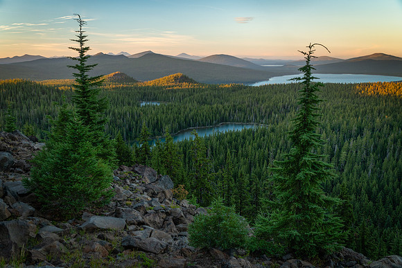 PCT sunset view from Cowhorn Mountain